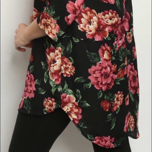 ❌DONATED❌Black Floral V-neck Versatile Tunic Top - Picture 3 of 9